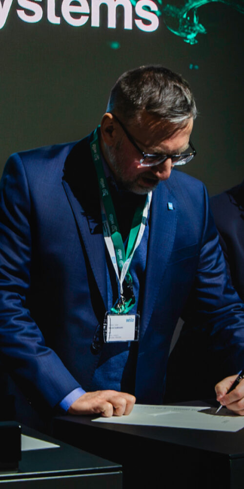 Maciek Szadkowski, CTO of DCX signing an official cooperation agreement between DCX and Wilo