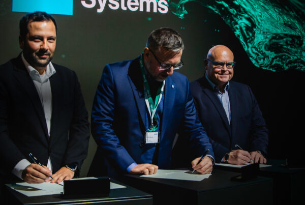 Maciek Szadkowski, CTO of DCX signing an official cooperation agreement between DCX and Wilo